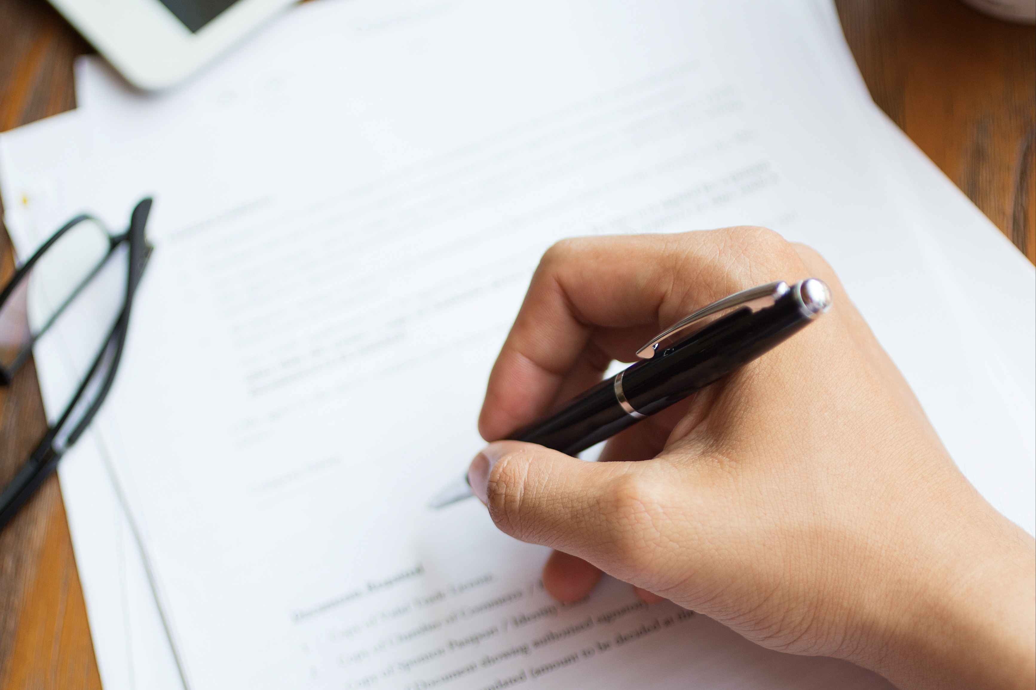 formulario-de-solicitud-de-llenado-de-hombre-irreconocible-3